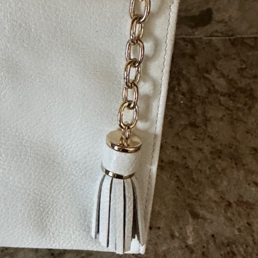 NWOT - Brahmin White Genuine Leather Wristlet With Tassel Pull Opening - Picture 11 of 15